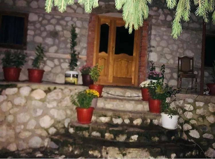 Guest house Hyrmet Demushi Valbone Albanië